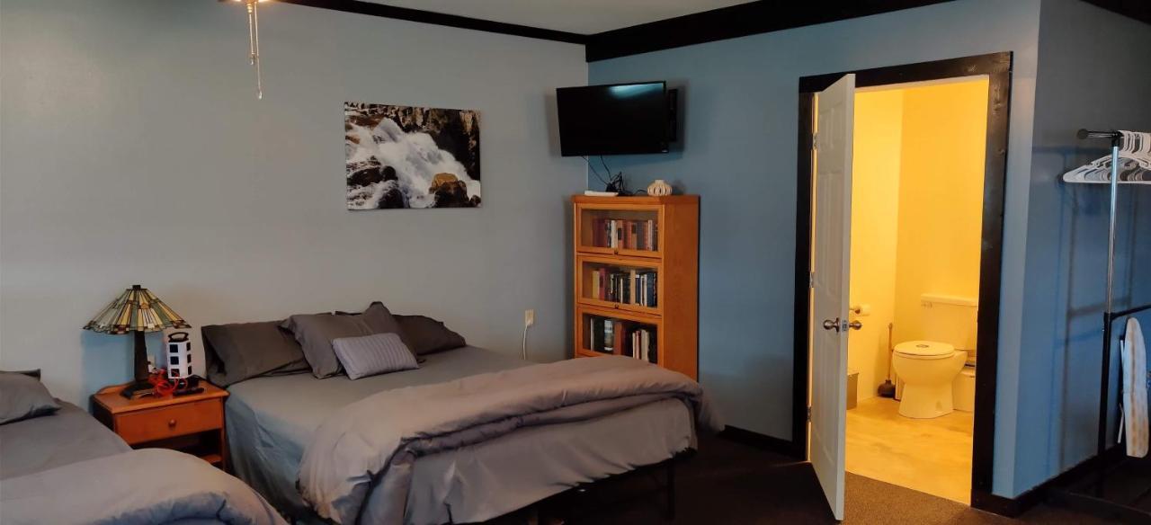 Becker'S Private Studio 2 Queen Beds, 1 Futon With A Great Back Yard! اوبورن المظهر الخارجي الصورة