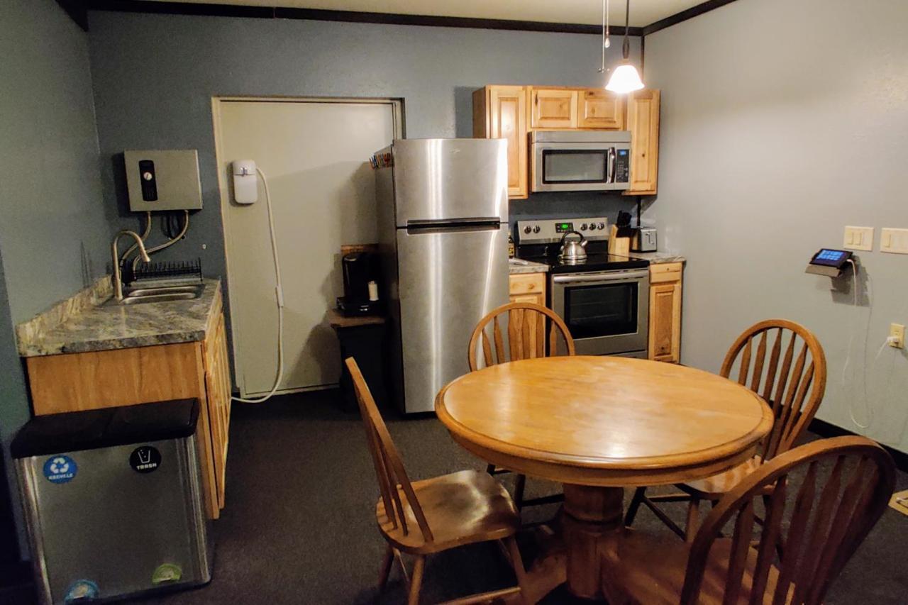 Becker'S Private Studio 2 Queen Beds, 1 Futon With A Great Back Yard! اوبورن المظهر الخارجي الصورة
